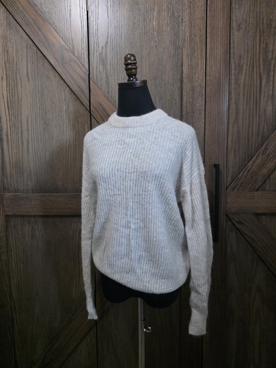 Everlane Sweaters - Everlane Light Gray Crewneck Sweater